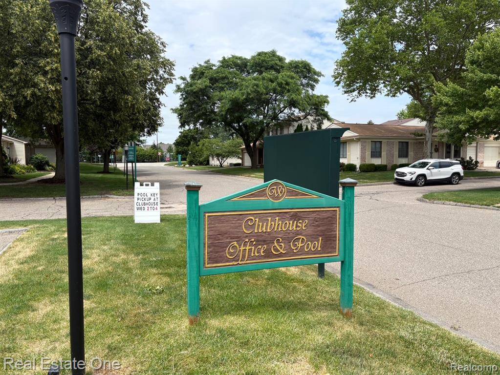 Troy, MI 48083 2335,2961 Roundtree Drive