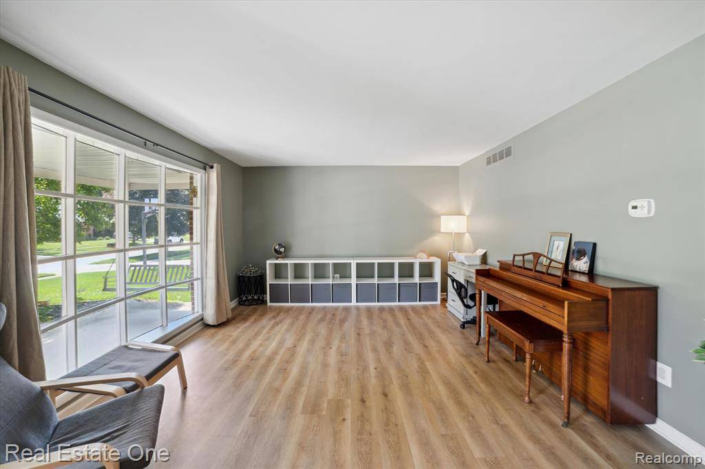Canton, MI 48187 1713,8409 Sandpiper Street