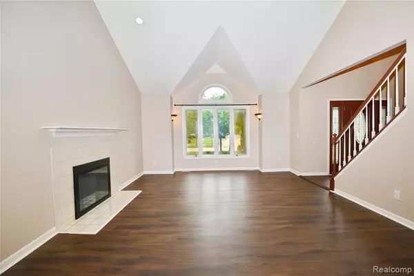 Troy, MI 48085 3200,5027 Shady Creek Drive