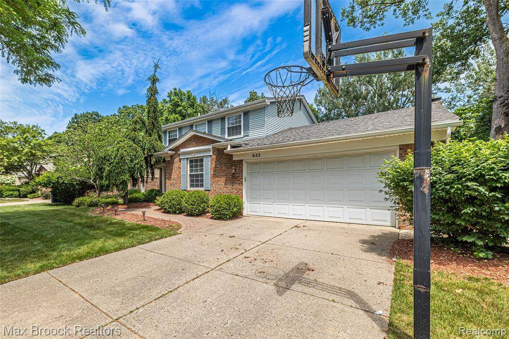 Troy, MI 48085 4886,683 Thurber Drive