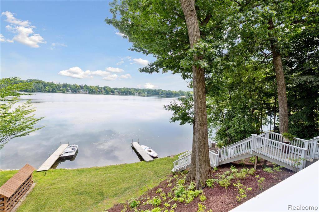 Brighton, MI 48116 6506,6201 Academy Drive