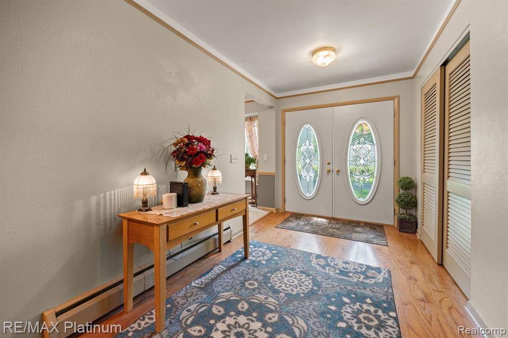 Lambertville, MI 48144 9728,4116 ETON Place