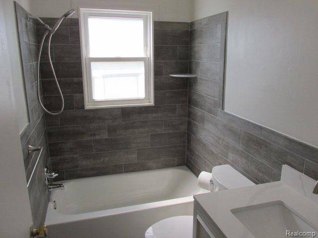 Livonia, MI 48152 3366,30953 7 MILE Road
