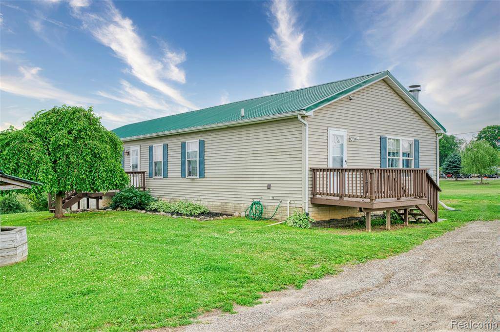 Fowlerville, MI 48836 8924,5771 MILETT Road