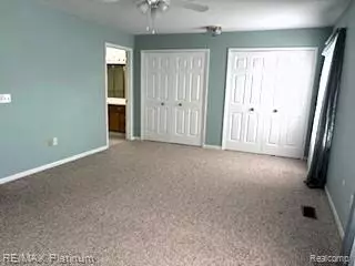 Fenton, MI 48430 8884,12484 Saint Andrews Way