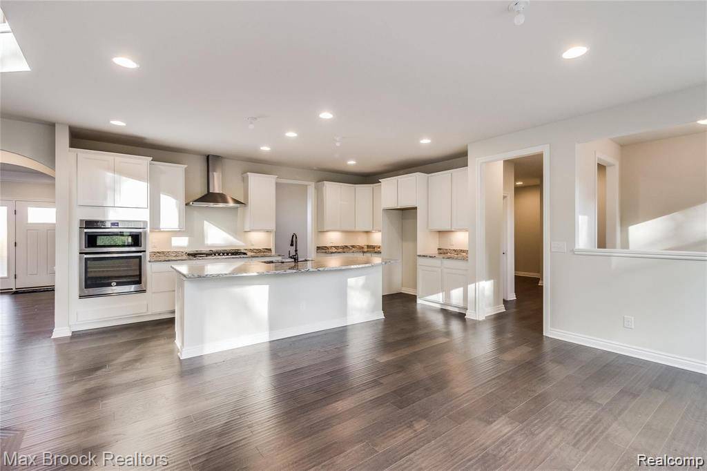 West Bloomfield, MI 48323 2973,4503 Twin Beach Court