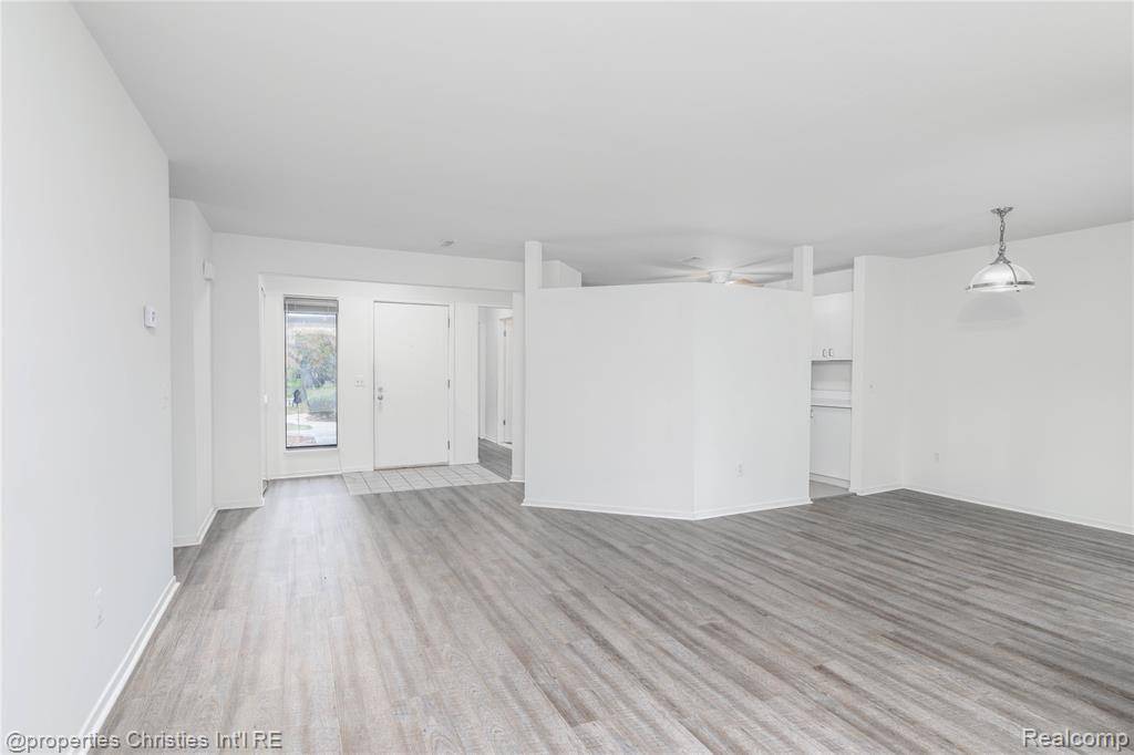 6600 Ridgefield Circle, West Bloomfield, MI 48322 3041