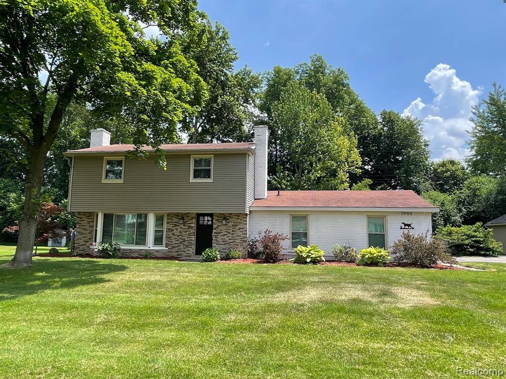 21150 E Chigwidden Street, Northville, MI 48167 1013