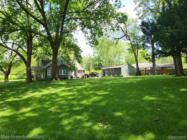 West Bloomfield, MI 48324 2658,3705 Sancroft Avenue
