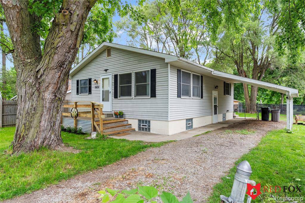 Burton, MI 48529 1031,3037 Shaw Street