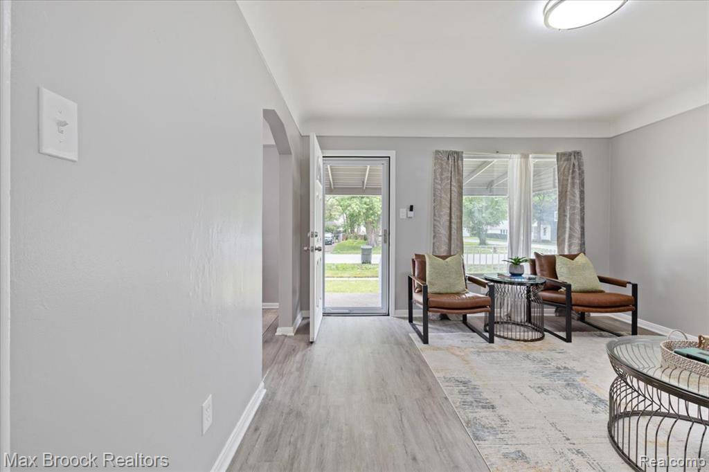 Redford, MI 48239 3846,15911 Leona Drive
