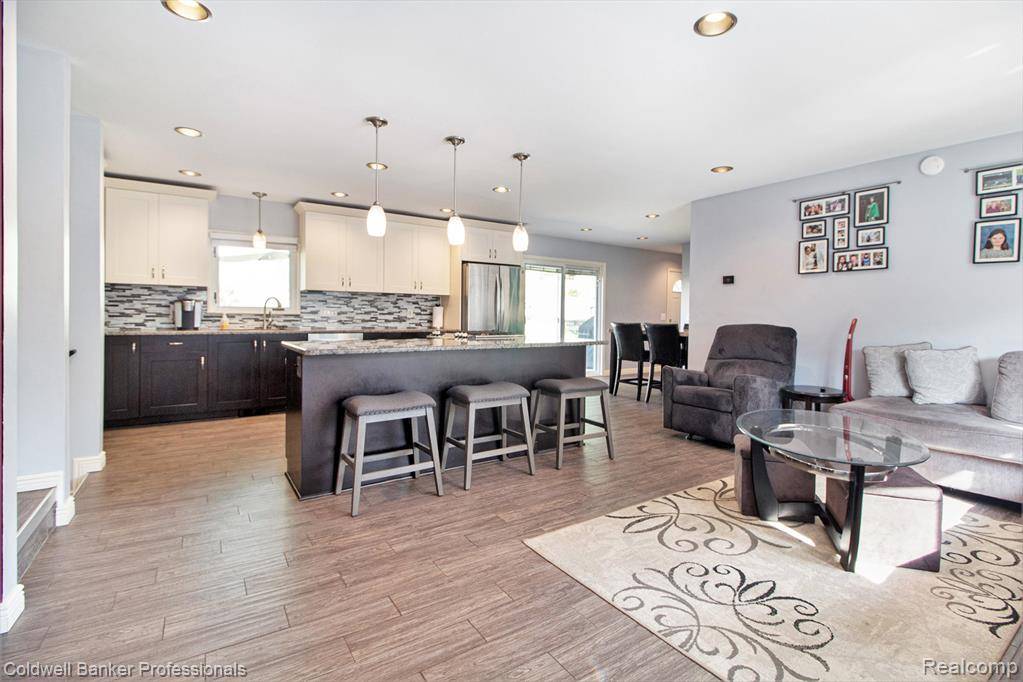 Clarkston, MI 48346 3442,5885 Rockcroft Boulevard