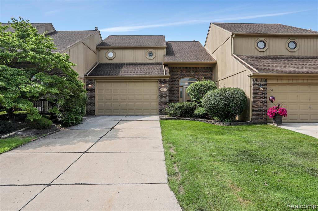2137 CRYSTAL Drive, Rochester Hills, MI 48309 3756