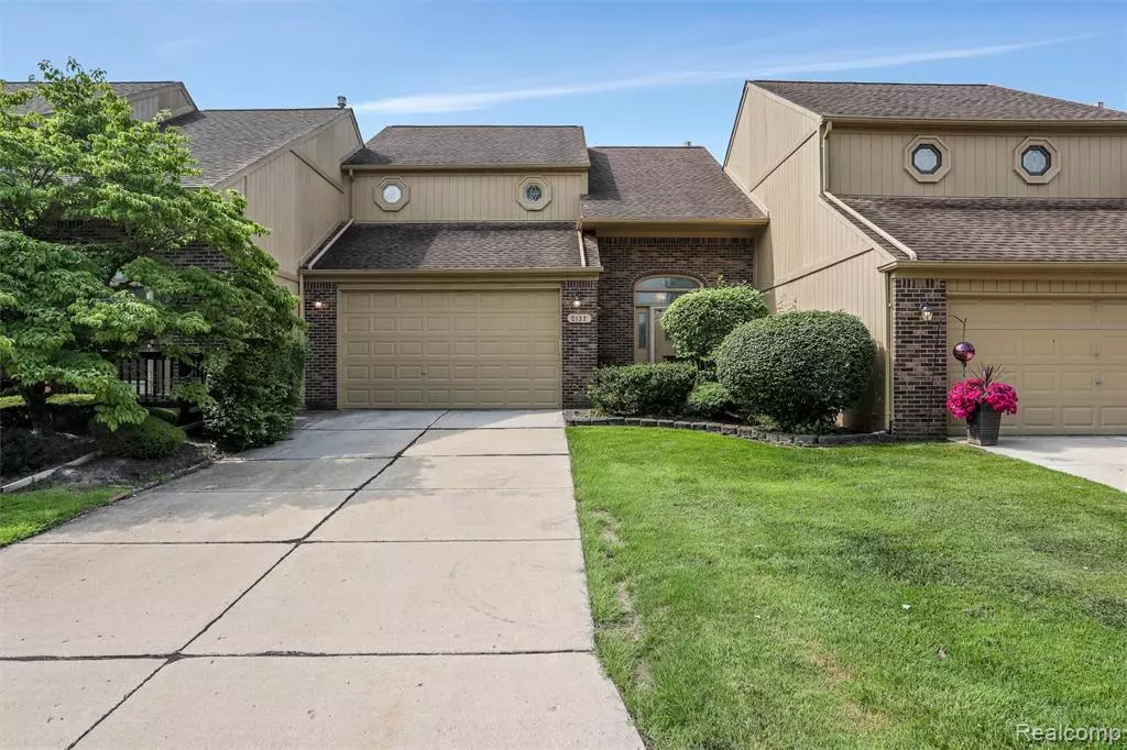 Rochester Hills, MI 48309 3756,2137 CRYSTAL Drive