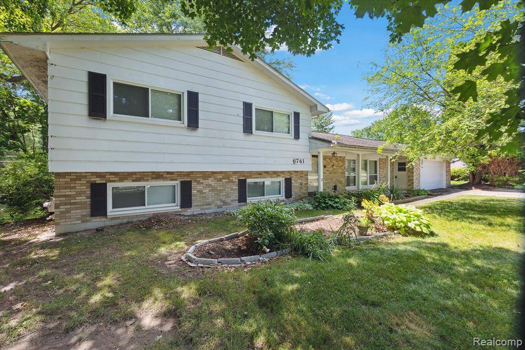Lansing, MI 48917 9674,6741 Picketts Way