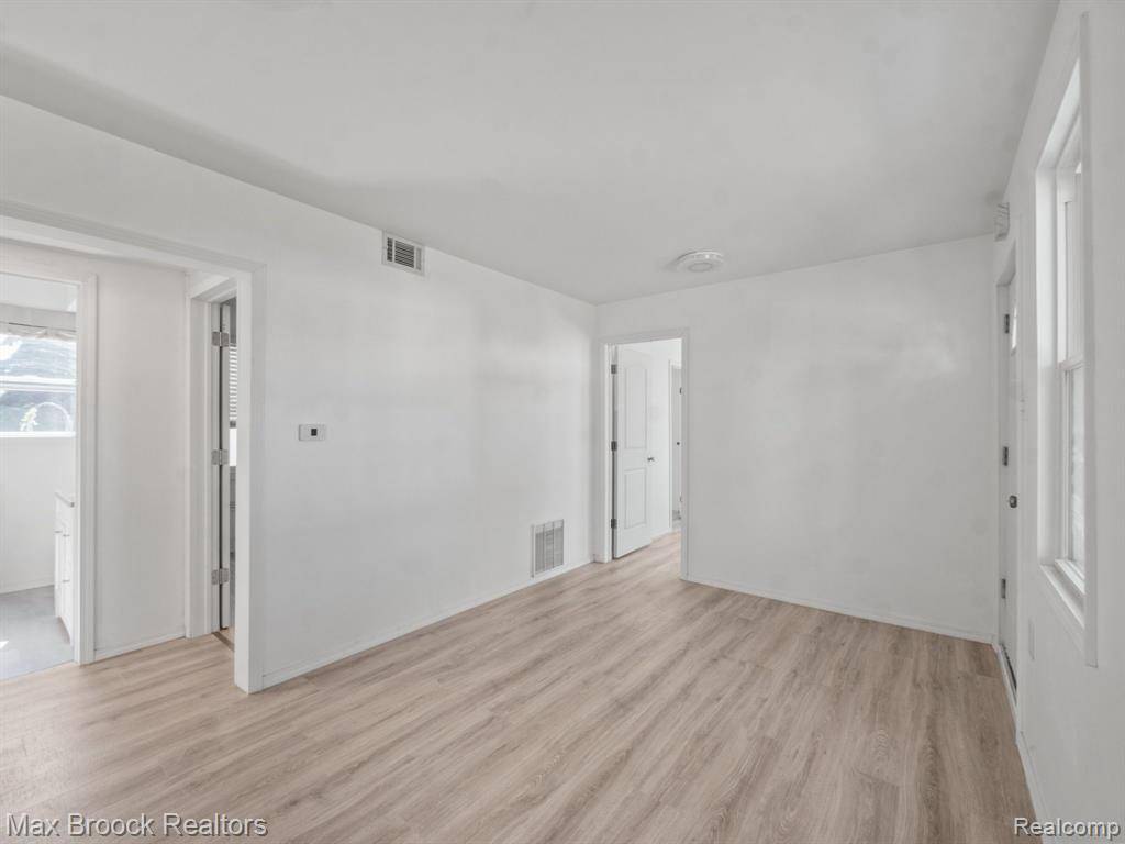 Troy, MI 48083 2306,2028 ISABELL Drive