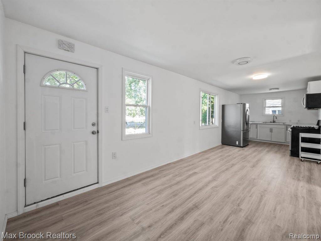 Troy, MI 48083 2306,2028 ISABELL Drive