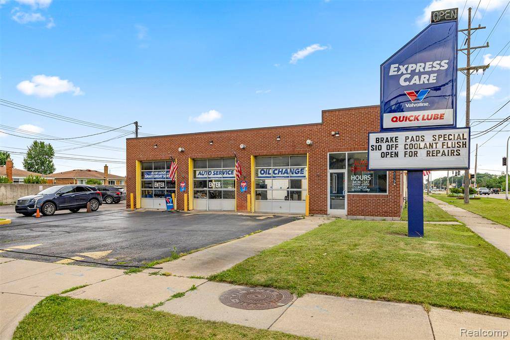 8332 E 12 Mile Road, Warren, MI 48093 2759