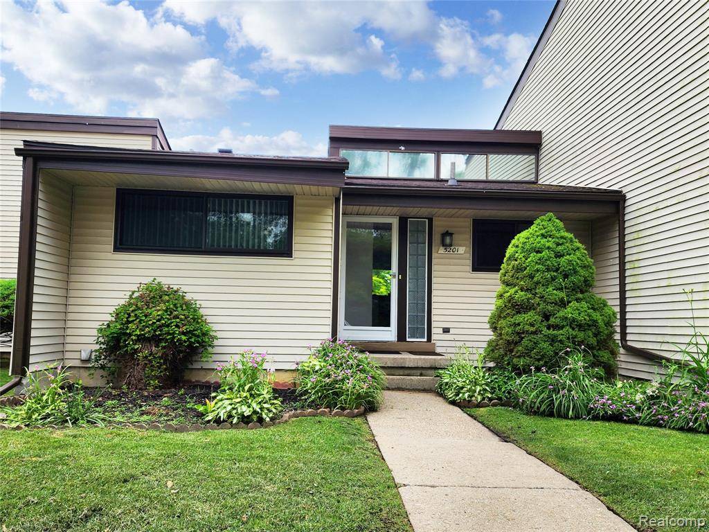5201 Orchard Grove Dr., Flint, MI 48507