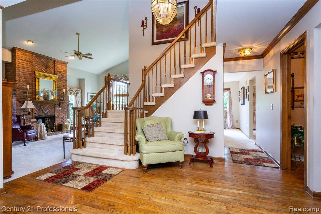 Shelby Twp, MI 48317 2117,6626 Lake Pointe