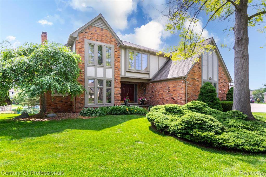 Shelby Twp, MI 48317 2117,6626 Lake Pointe
