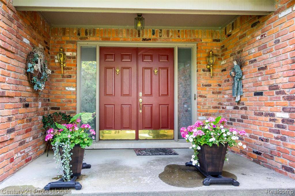 Shelby Twp, MI 48317 2117,6626 Lake Pointe