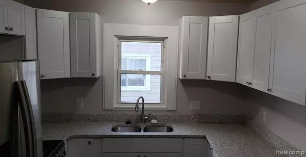 Clawson, MI 48017 1906,279 MADISON Avenue