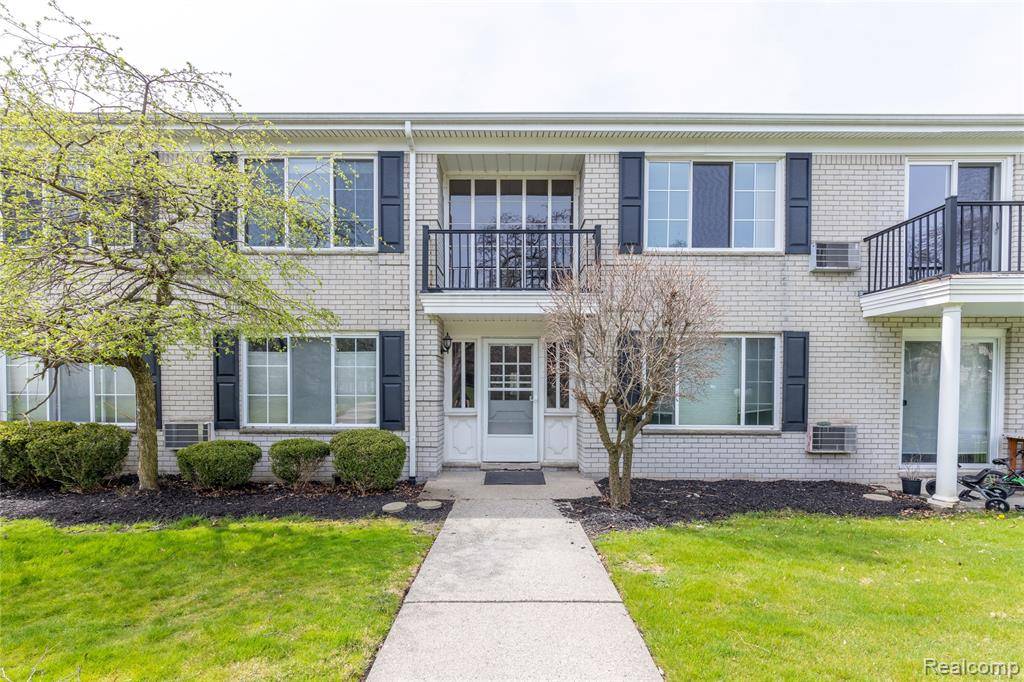 100 W Hickory Grove Road, Commerce Twp, MI 48304 2163