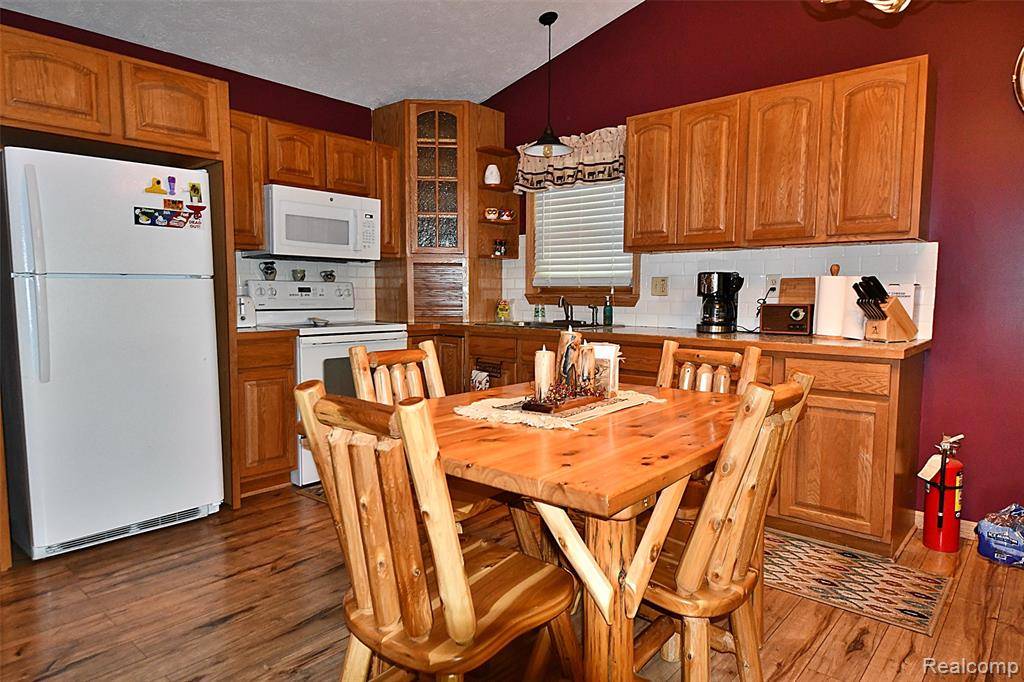 Harrison, MI 48625 9653,5295 Blueberry Drive