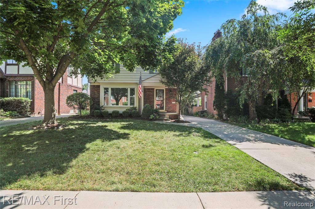 324 Fisher Road, Grosse Pointe Farms, MI 48230 1202