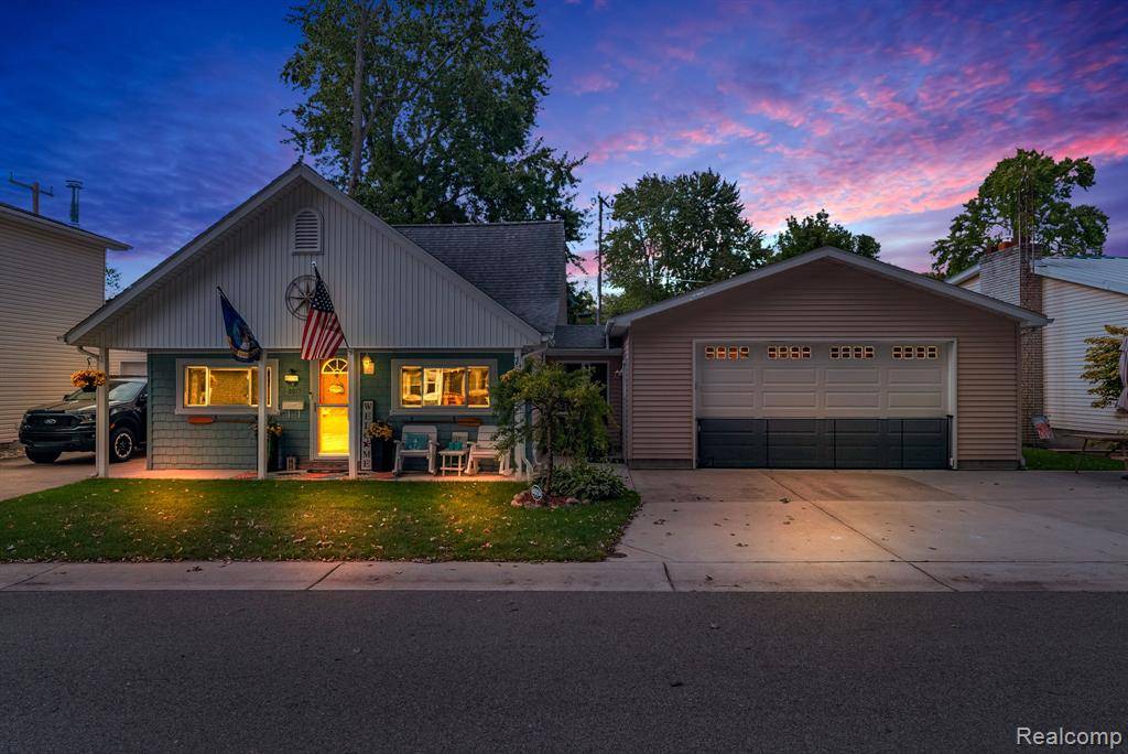 3017 Elmwood Drive, Fort Gratiot, MI 48059 2811