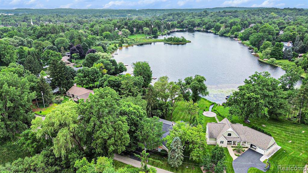 6823 Park Lake Drive, Clarkston, MI 48346 1544
