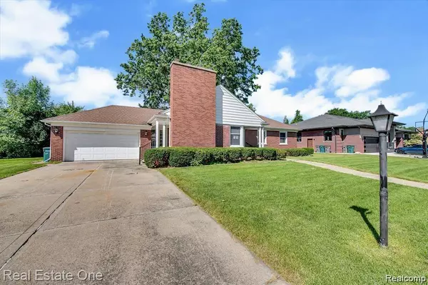 Dearborn, MI 48124 1111,135 BRENTWOOD Drive