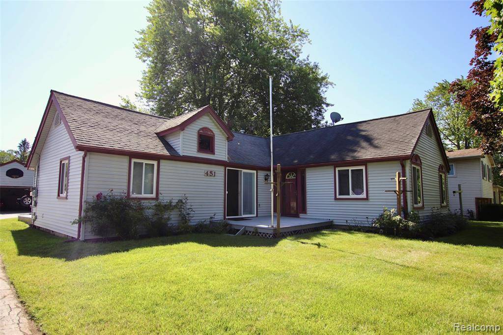 451 S Hospital Road, Waterford, MI 48327 3827