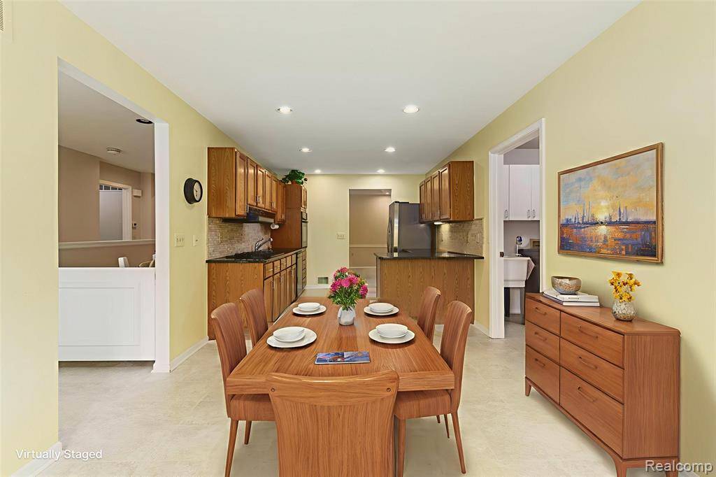 Farmington Hills, MI 48336 4113,21433 Archwood Circle