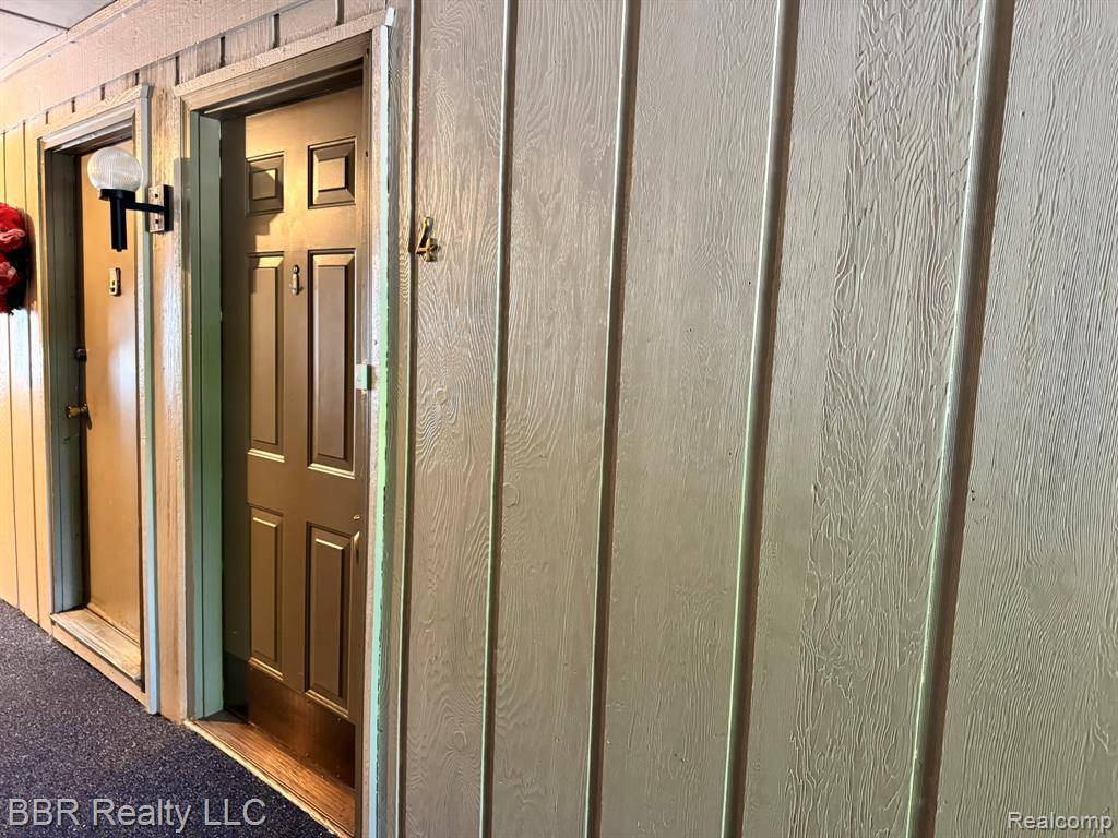 Grosse Ile, MI 48138 1738,8337 Colony Drive