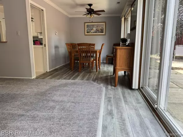 Grosse Ile, MI 48138 1738,8337 Colony Drive