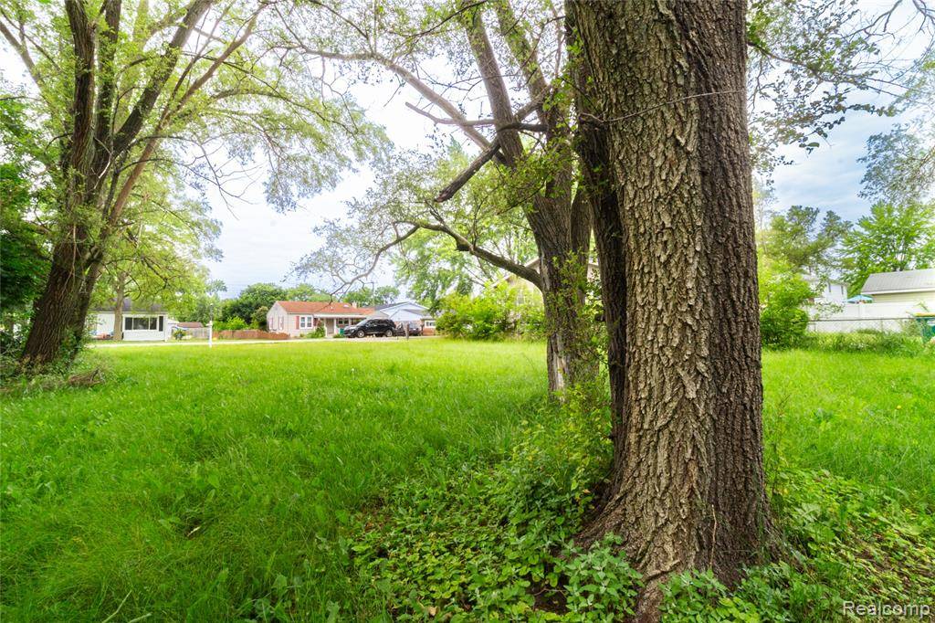 Ypsilanti, MI 48198 5931,361 Greenlawn Street