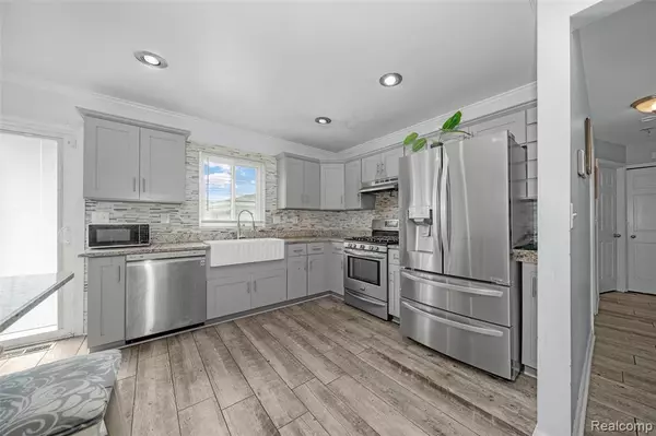 Roseville, MI 48066 3720,16561 Capri Place