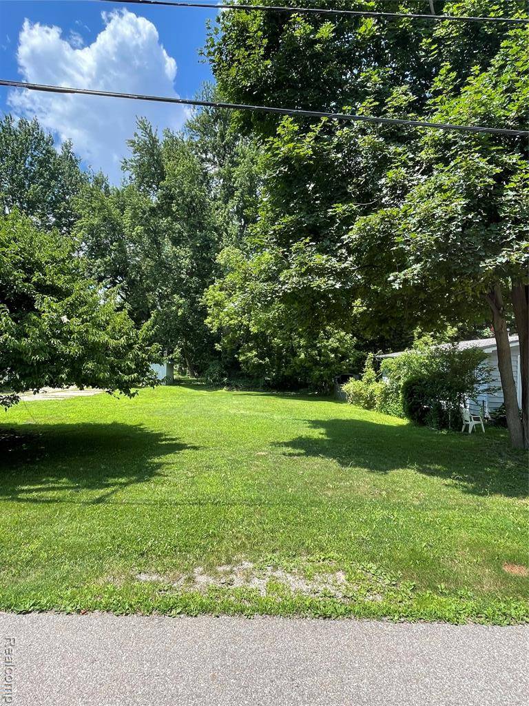 2428 Willow Beach Street, Keego Harbor, MI 48320 1319