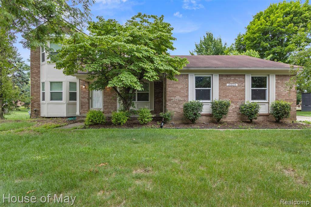 Farmington, MI 48335 1713,37829 Stableview Drive