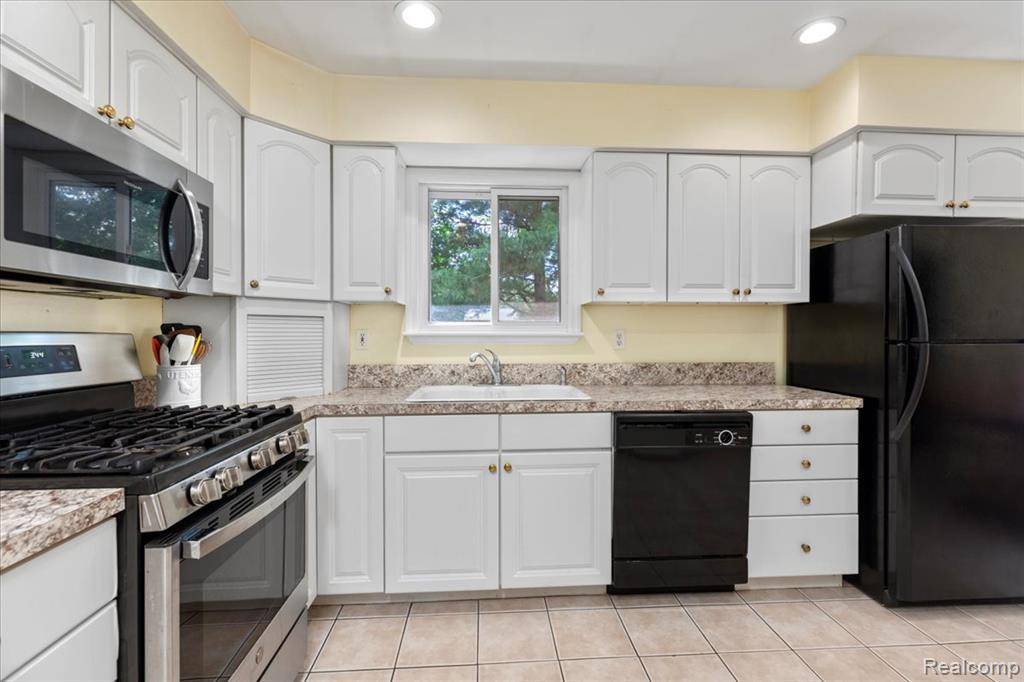 Ortonville, MI 48462 9606,5848 Honert Road