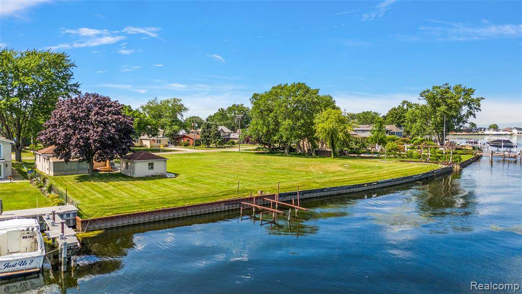Harrison Twp, MI 48045 1856,39196 Lakeshore Drive
