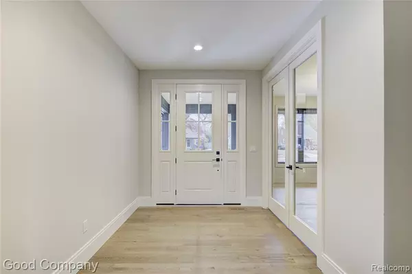 Royal Oak, MI 48073 4265,2533 N Vermont Avenue