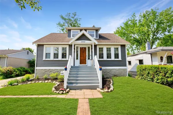 Saint Clair Shores, MI 48080 3925,22122 Fresard Street