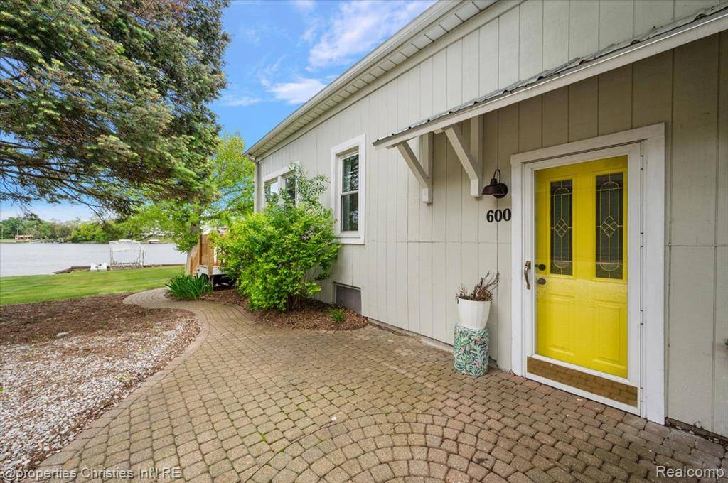 Walled Lake, MI 48390 2367,600 Wolverine Drive