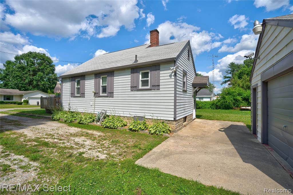 Burton, MI 48529 1614,1452 E McLean Avenue