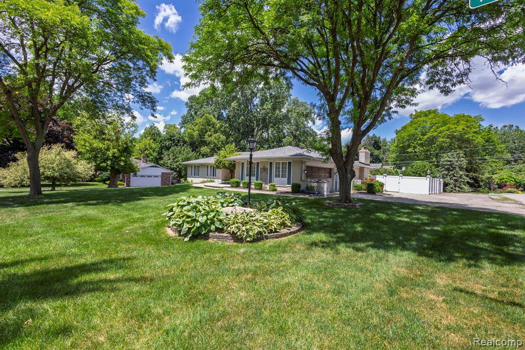 Clinton Township, MI 48036 1863,20065 N Riverhill Drive