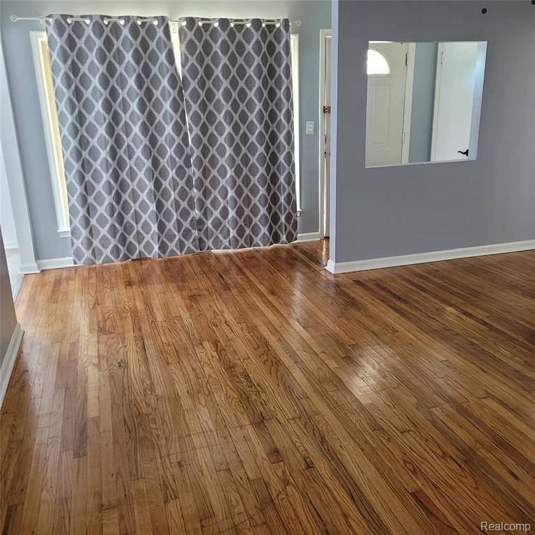 Taylor, MI 48180 1218,5863 Westpoint Street