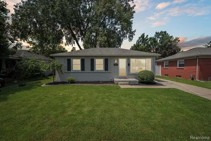 29934 Tamarack Drive, Flat Rock, MI 48134 2719